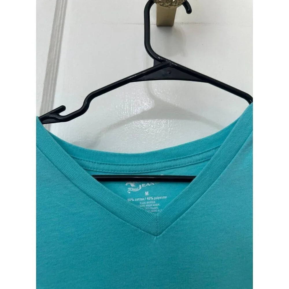 Arizona jeans, men’s size medium light blue T-shirt